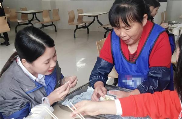 巴德士艺术漆员工学习包饺子 巴德士艺术漆员工学习包饺子