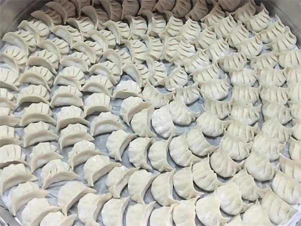 巴德士艺术漆员工包饺子 巴德士艺术漆员工包饺子