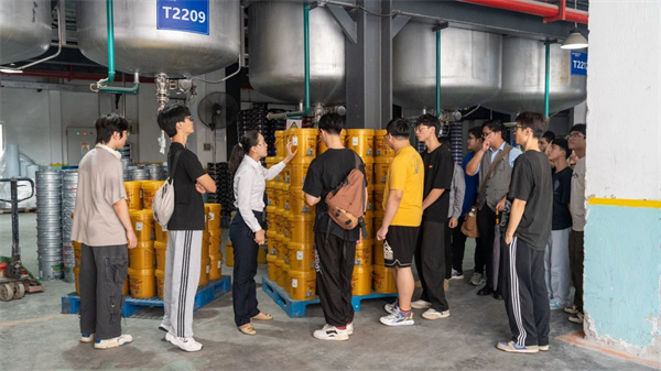 广东药科大学师生参观巴德士