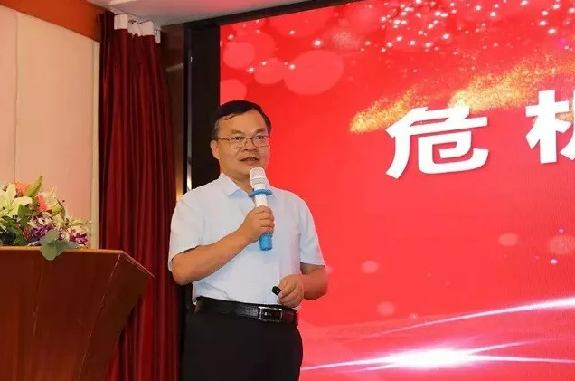 巴德士董事长方学平获评“赣州十大经济年度人物” 巴德士董事长方学平获评“赣州十大经济年度人物”